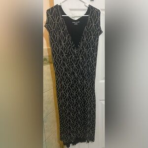 Black and White V-Neck Sleeveless Midi Dress